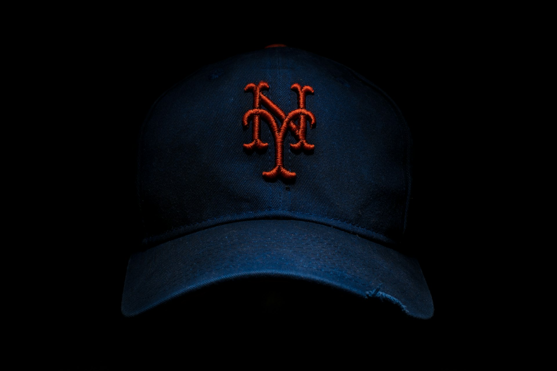 black and red New York fitted cap
